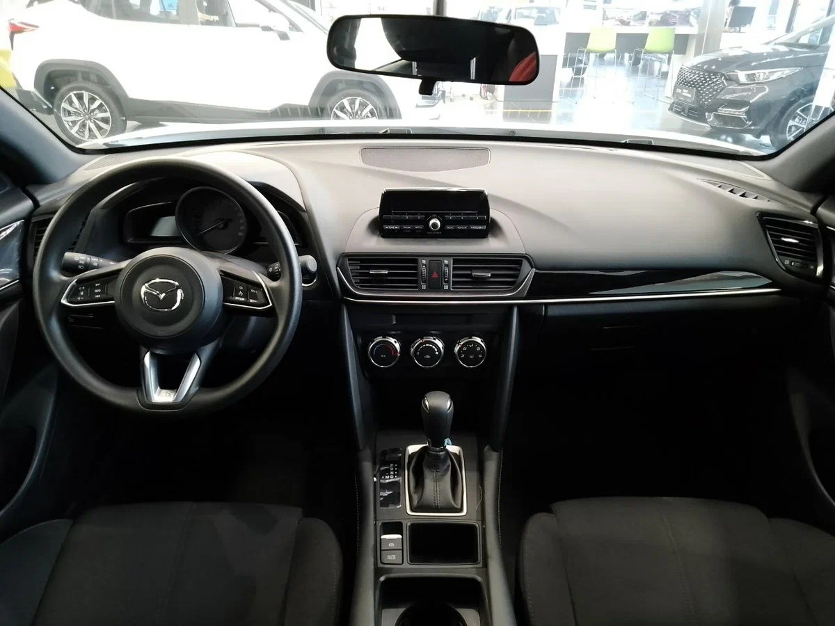 Интерьер Mazda CX-4